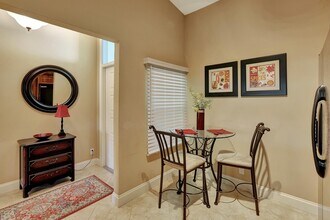 212 Cypress Point Dr in Palm Beach Gardens, FL - Foto de edificio - Building Photo
