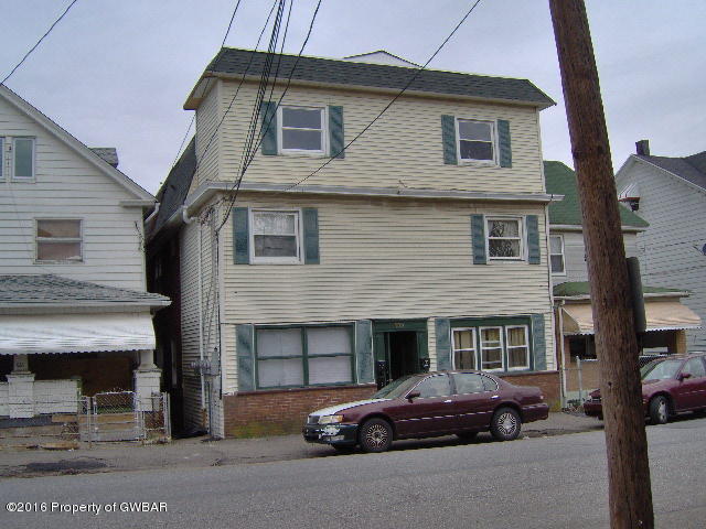 830 N James St in Hazleton, PA - Building Photo