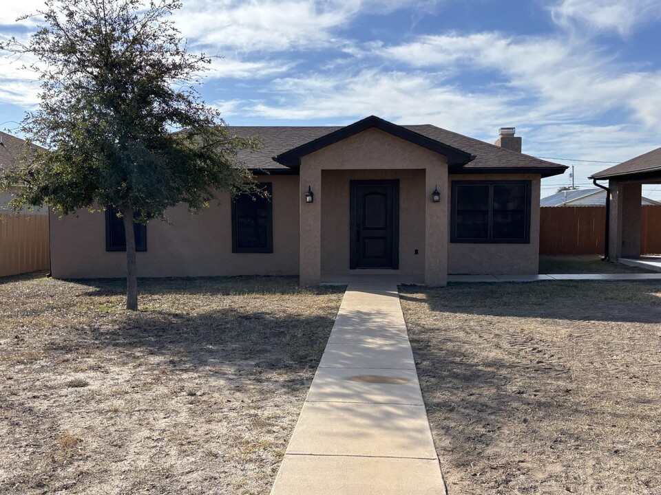 105 Burge Dr in Del Rio, TX - Building Photo