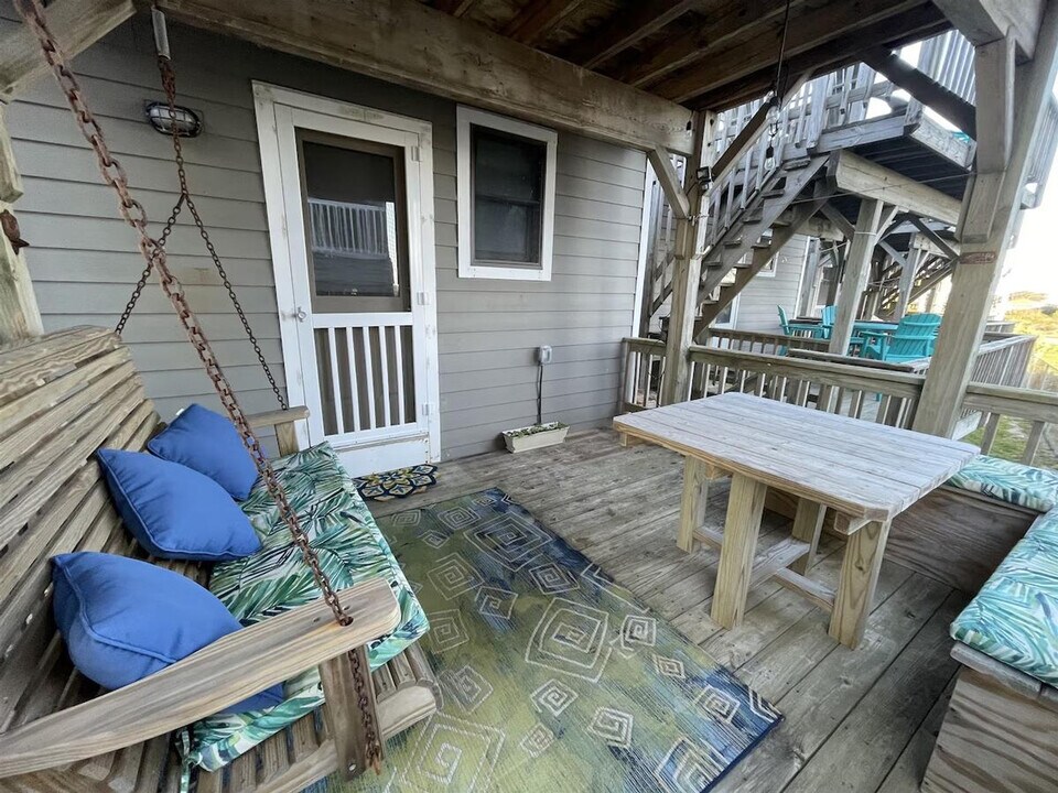 56821 North Carolina Hwy 12 in Hatteras, NC - Building Photo