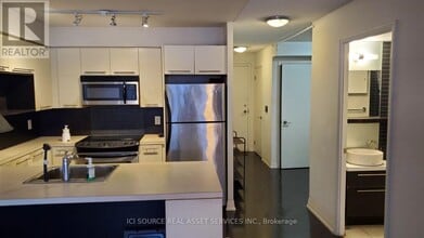 25 Carlton St. in Toronto, ON - Building Photo - Building Photo