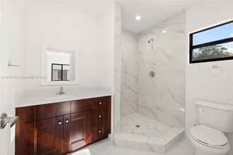 2243 NW 50th St in Miami, FL - Building Photo - Building Photo