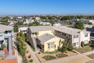 7263 W Manchester Ave in Los Angeles, CA - Building Photo - Building Photo