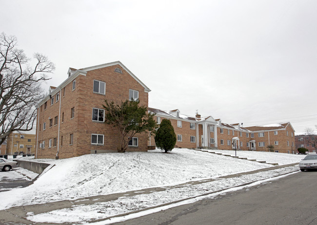 Riverside Plaza Apartments in Dayton, OH - Building Photo - Building Photo