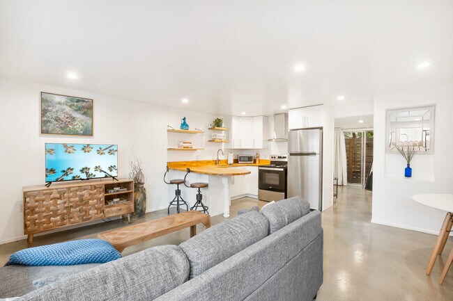 4057 Brant St, Unit Brant Villas in San Diego, CA - Building Photo - Building Photo