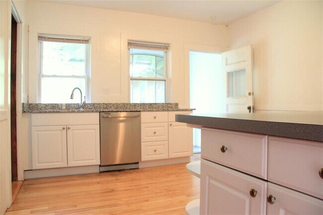 95 Lexington Ave, Unit 4 in Cambridge, MA - Building Photo - Building Photo