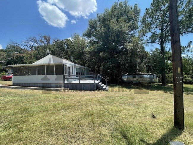 property at 115 Oak Acrs Dr S