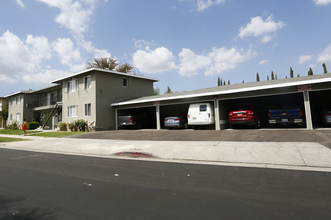 20601 Hartland St in Winnetka, CA - Building Photo - Building Photo