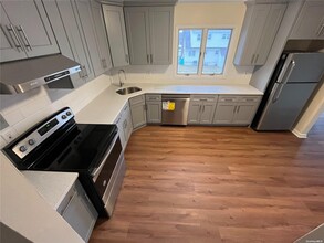 310 W 12th St in Deer Park, NY - Foto de edificio - Building Photo