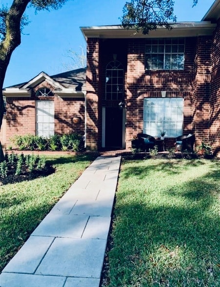 5739 Henniker Dr in Houston, TX - Foto de edificio - Building Photo