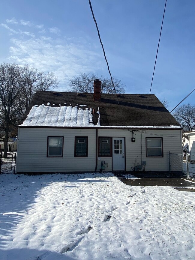 6825 Beresford Ave in Parma Heights, OH - Building Photo - Building Photo