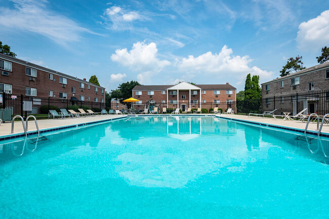 Sweetbriar Apartments in Lancaster, PA - Building Photo - Building Photo