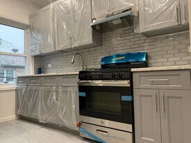 9504 Woodhaven Ct in Ozone Park, NY - Building Photo