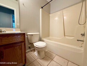 230 Harrison St in Scottsburg, IN - Foto de edificio - Building Photo