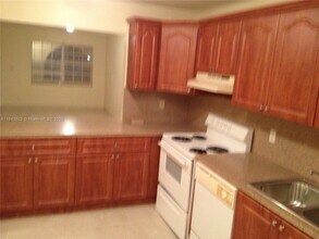 4065 SW 51st St in Fort Lauderdale, FL - Building Photo - Building Photo
