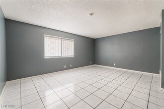 833 N Bruce St in Las Vegas, NV - Building Photo - Building Photo