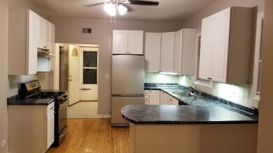2437 W Moffat St in Chicago, IL - Building Photo - Building Photo