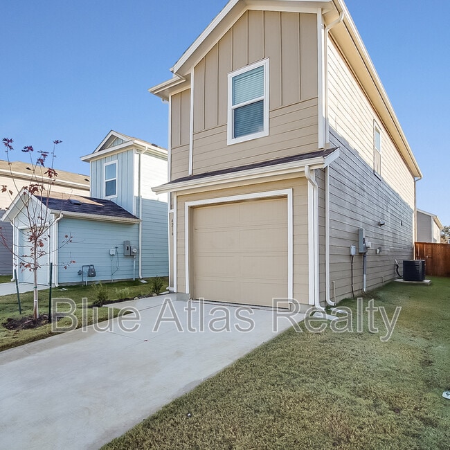 4216 Haflinger Rd in Aubrey, TX - Building Photo - Building Photo