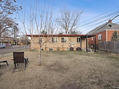 1301 S Logan St, Unit 1305A in Denver, CO - Foto de edificio - Building Photo