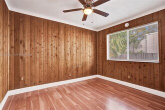 249 SW 4th St in Dania Beach, FL - Foto de edificio - Building Photo