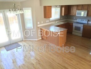 3360 N Duane Way in Boise, ID - Building Photo - Building Photo