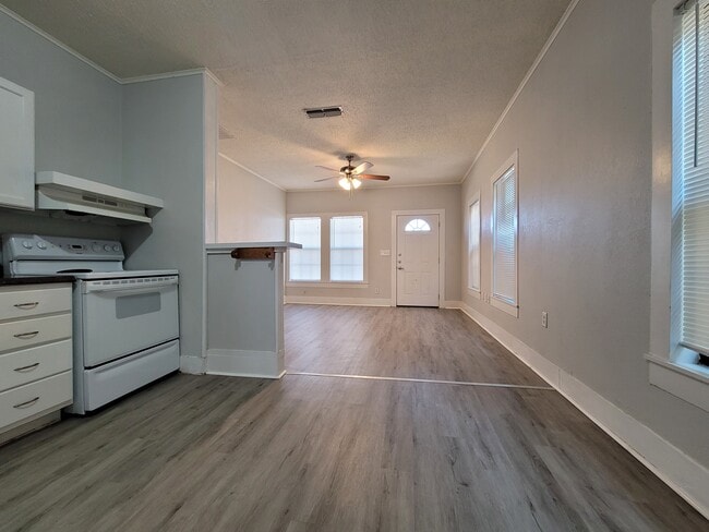 401 Main St in Brownwood, TX - Foto de edificio - Building Photo
