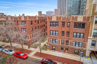 1620 W Sunnyside Ave, Unit 512-302 in Chicago, IL - Building Photo - Building Photo