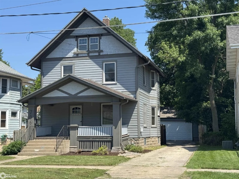 706 7th Ave N in Clear Lake, IA - Building Photo