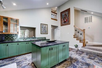 8 N Timber Top Dr in The Woodlands, TX - Foto de edificio - Building Photo