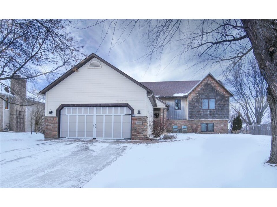 15609 Highview Dr in Apple Valley, MN - Building Photo