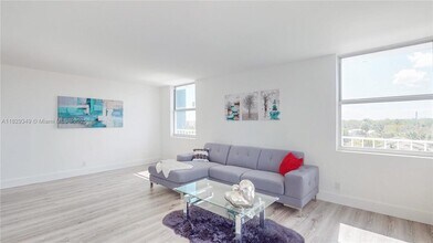 16570 NE 26th Ave in North Miami Beach, FL - Building Photo - Building Photo