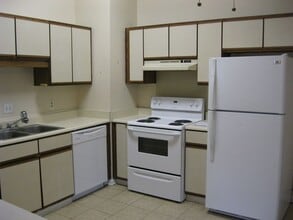 16 E White Hawthorne Dr in Savannah, GA - Building Photo - Building Photo