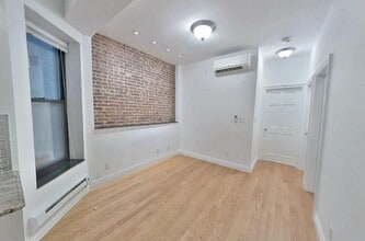 749 9th Ave in New York, NY - Building Photo - Building Photo