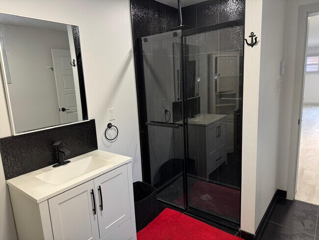 3686 De Bullion Rue in Montréal, QC - Building Photo - Building Photo