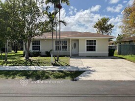 319 NW 5th Ave in Hallandale Beach, FL - Building Photo