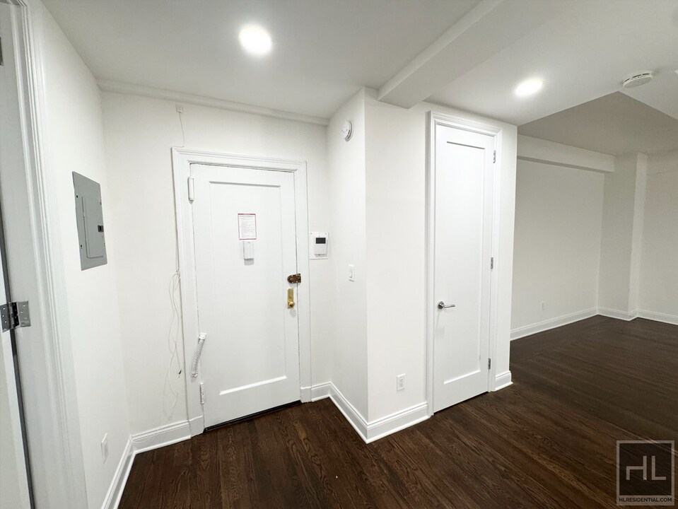 WEST 55 STREET in New York, NY - Building Photo