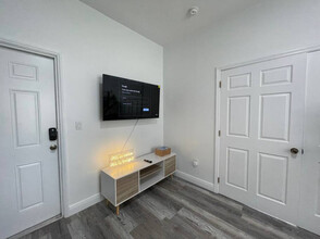 29 Oviedo Ave in Coral Gables, FL - Building Photo - Building Photo
