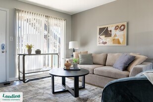 6111 Allisonville Rd in Indianapolis, IN - Building Photo