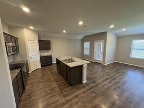 929 Alton Dr in Aubrey, TX - Building Photo - Building Photo