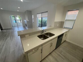 1637 SW 10th St in Miami, FL - Building Photo - Building Photo