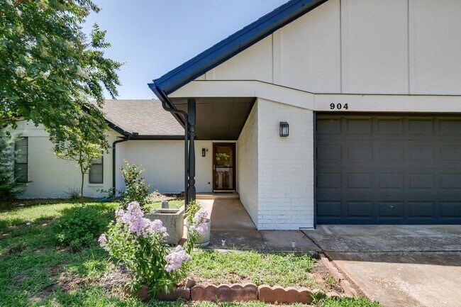 904 Belle Air Ave in Edmond, OK - Building Photo - Building Photo