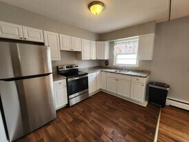 96 S Hamilton St in Poughkeepsie, NY - Building Photo