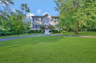 215 Kouros Rd in New Suffolk, NY - Building Photo