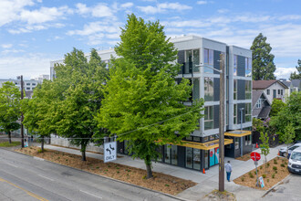 Karsti Apartments in Seattle, WA - Foto de edificio - Building Photo