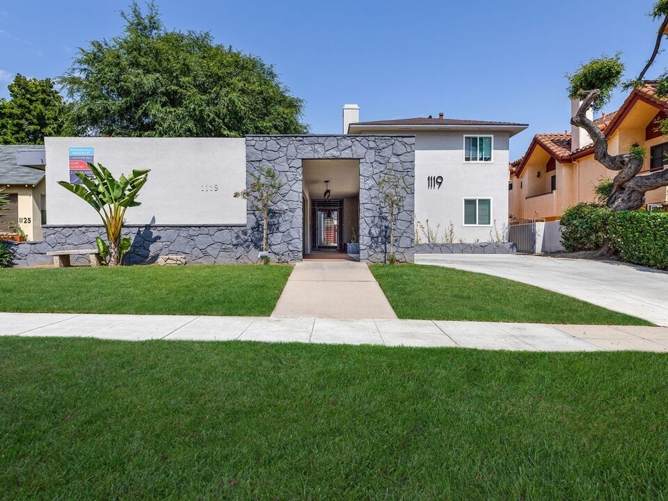 Huntington Villas in South Pasadena, CA - Building Photo