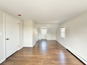 55 Mayflower Ave in Stamford, CT - Building Photo - Building Photo
