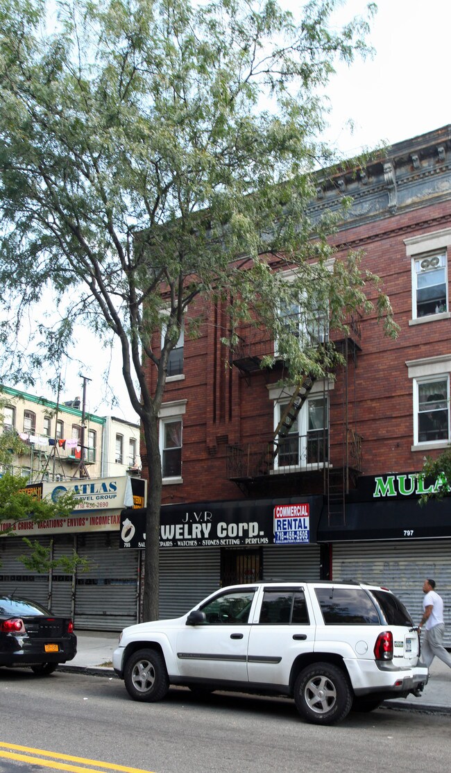 17-01 Putnam Ave in Ridgewood, NY - Building Photo - Building Photo