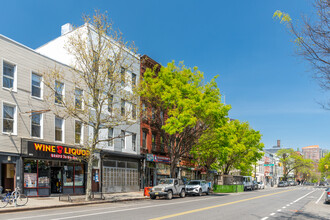 1077 Manhattan Ave in Brooklyn, NY - Building Photo - Building Photo