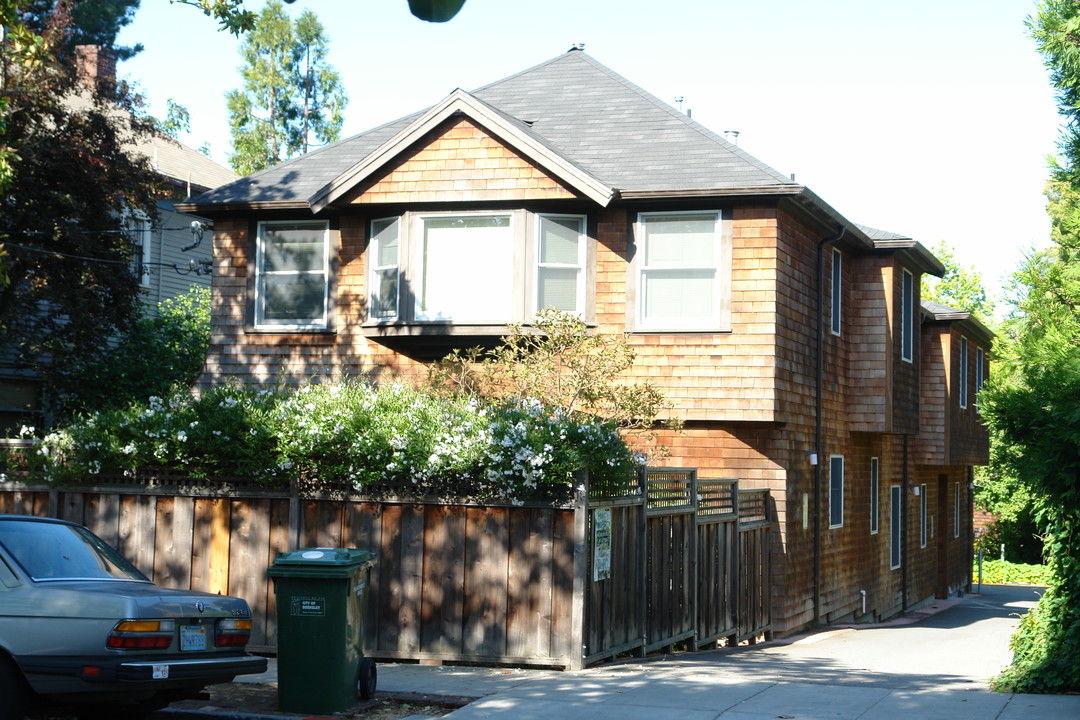 Regent Apartments in Berkeley, CA - Building Photo