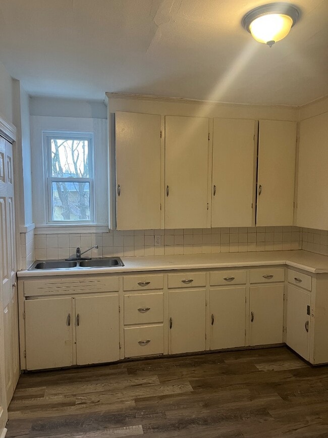 property at 1309 W 2nd St